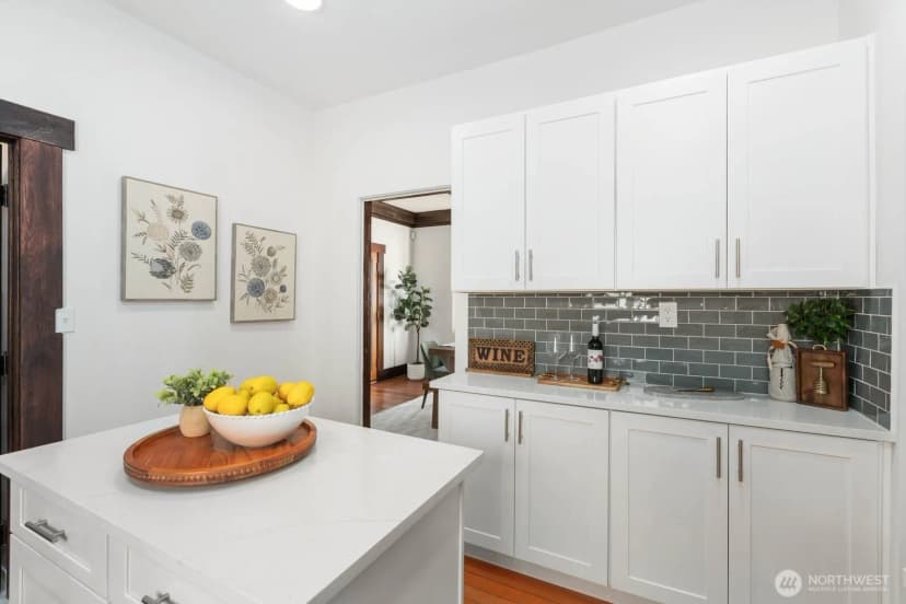 Property photo for 1043 S Cloverdale Street, Seattle photo 16