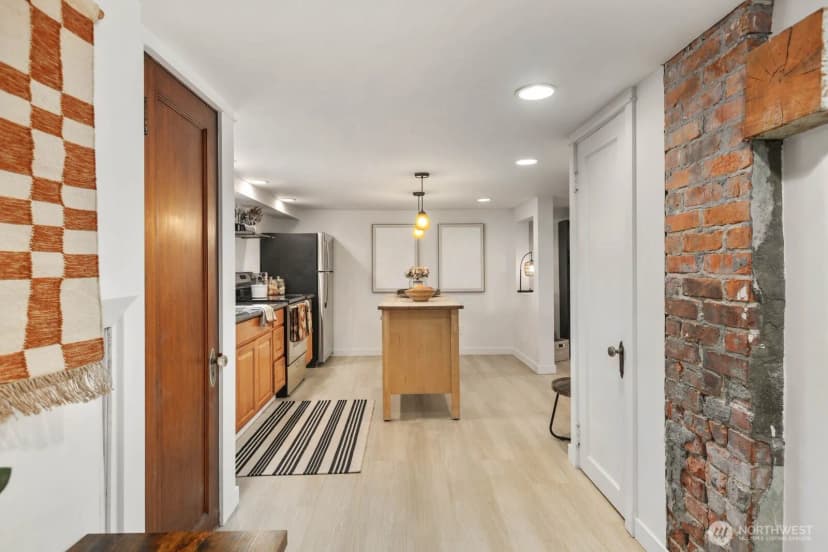 Property photo for 1043 S Cloverdale Street, Seattle photo 31