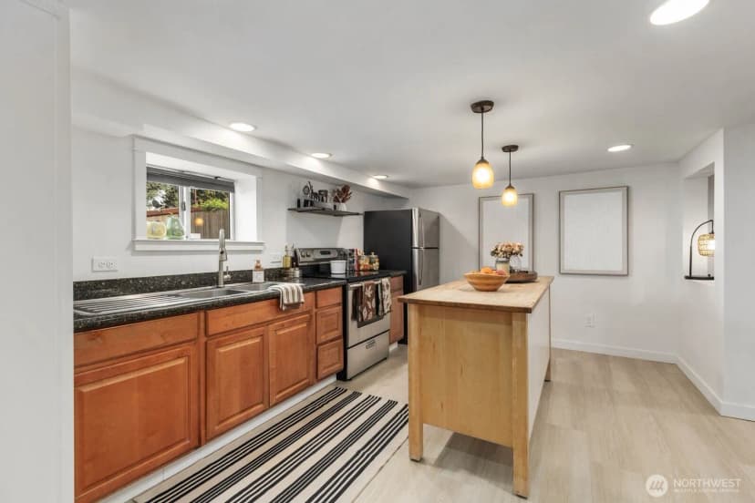 Property photo for 1043 S Cloverdale Street, Seattle photo 32