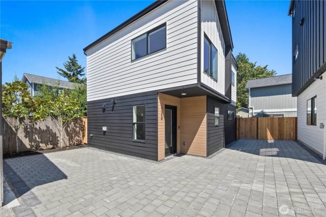 Property photo for 724 N 89th Street, Seattle photo 2