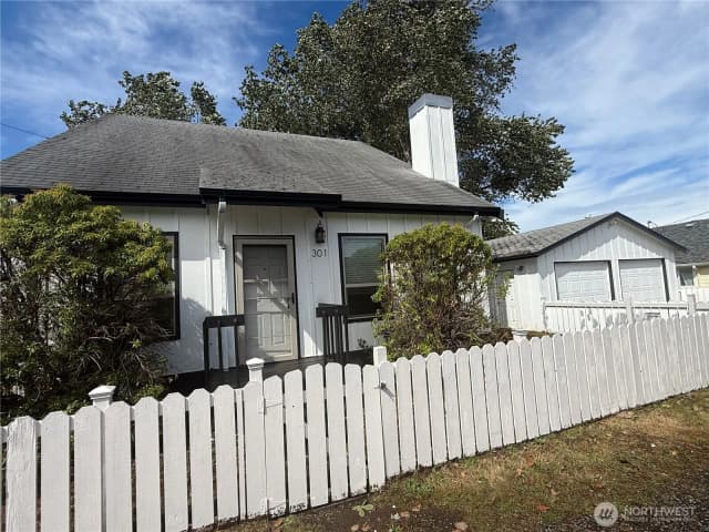 Property photo for 301 N Washington Avenue, Long Beach