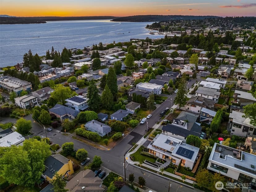 Property photo for 10232 Ne 65th Street, Kirkland photo 40