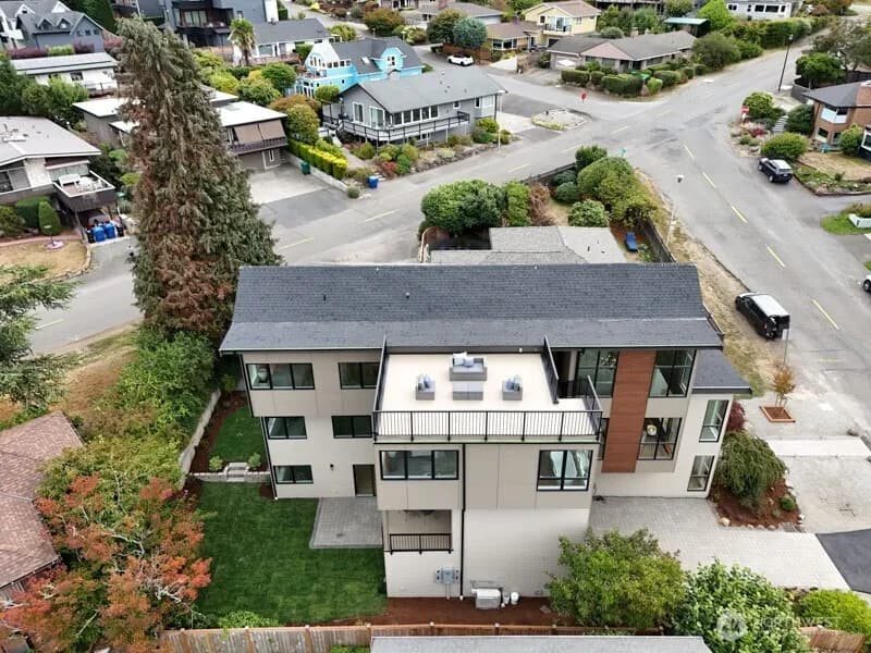 Property photo for 2410 Nw Neptune Place, Seattle photo 37