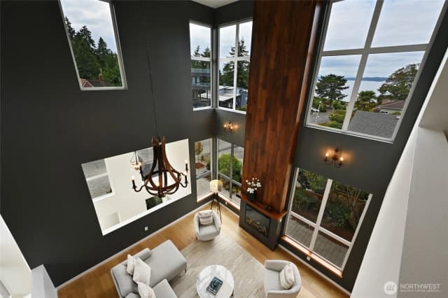 Property photo for 2410 Nw Neptune Place, Seattle photo 4