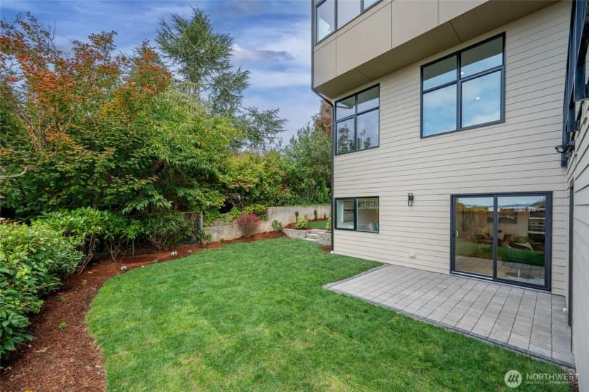 Property photo for 2410 Nw Neptune Place, Seattle photo 34