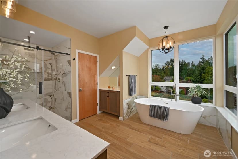 Property photo for 2410 Nw Neptune Place, Seattle photo 17
