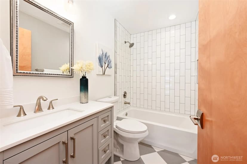 Property photo for 2410 Nw Neptune Place, Seattle photo 29