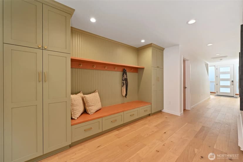 Property photo for 2410 Nw Neptune Place, Seattle photo 24