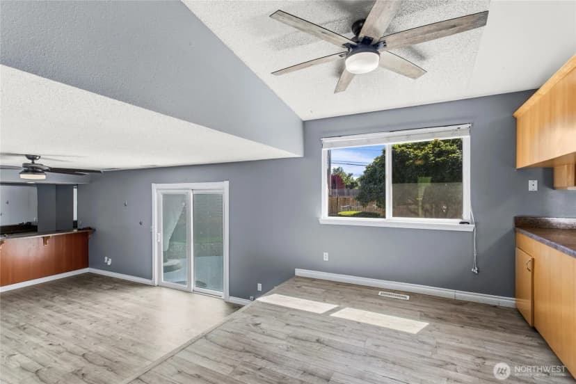 Property photo for 10116 100th Street Ct Sw, Lakewood photo 9