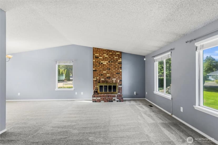 Property photo for 10116 100th Street Ct Sw, Lakewood photo 2