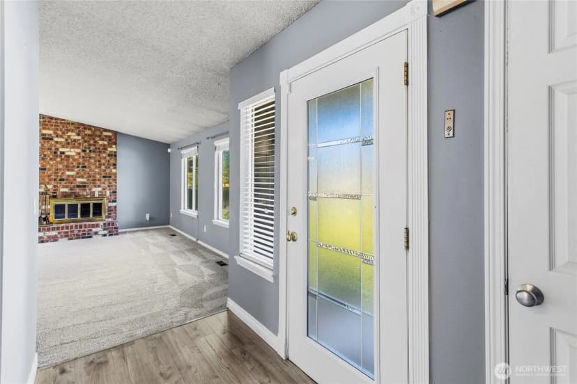 Property photo for 10116 100th Street Ct Sw, Lakewood photo 3