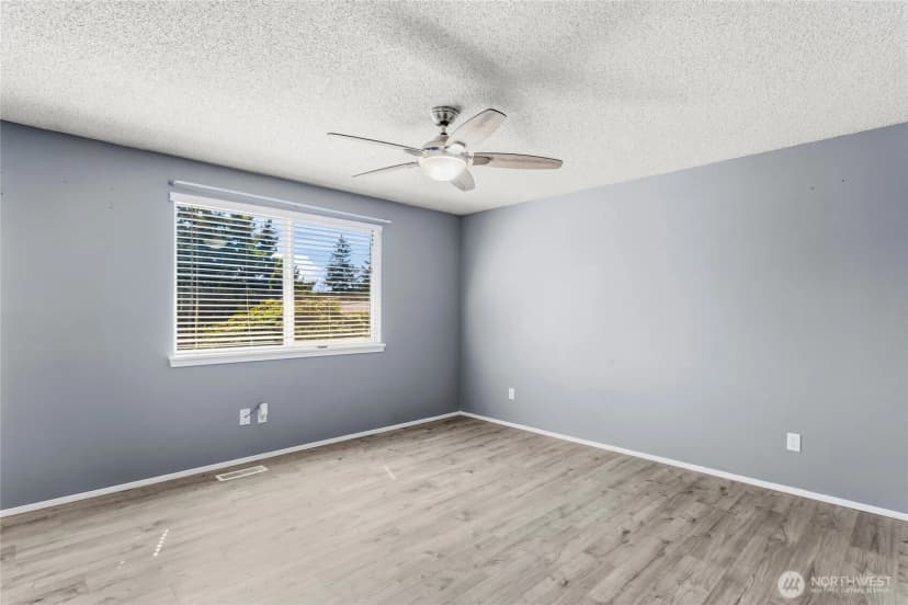 Property photo for 10116 100th Street Ct Sw, Lakewood photo 14