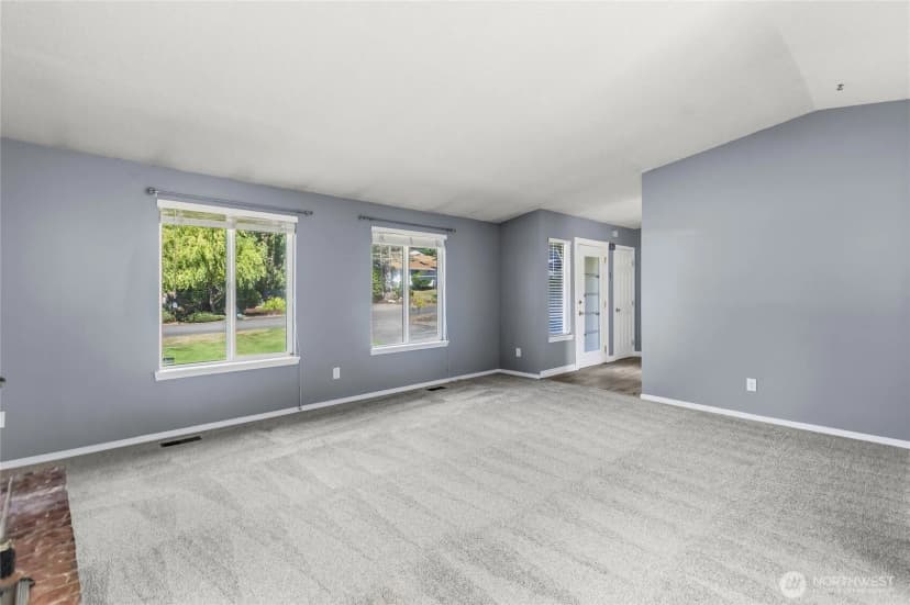 Property photo for 10116 100th Street Ct Sw, Lakewood photo 4