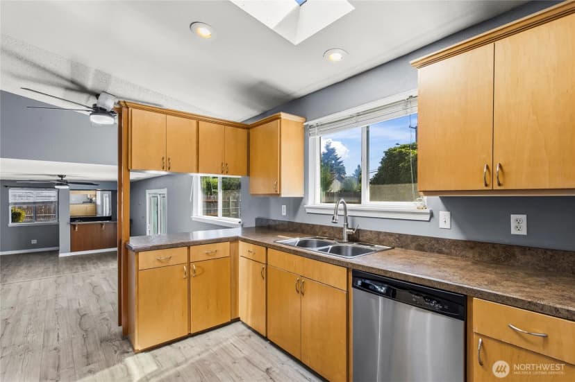 Property photo for 10116 100th Street Ct Sw, Lakewood photo 11