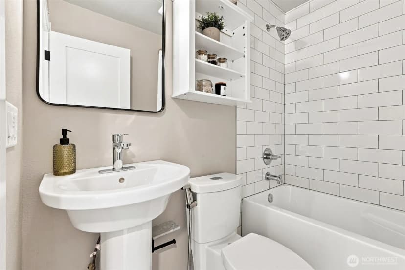 Property photo for 5128 Palatine Avenue N, Seattle photo 29