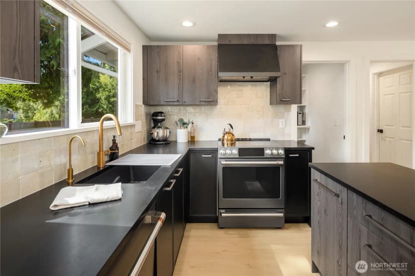 Property photo for 5528 173rd Place Sw, Lynnwood photo 8