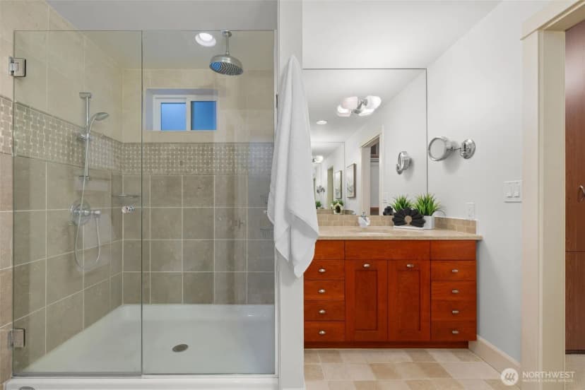 Property photo for 2057 E Beaver Lake Drive Se, Sammamish photo 24