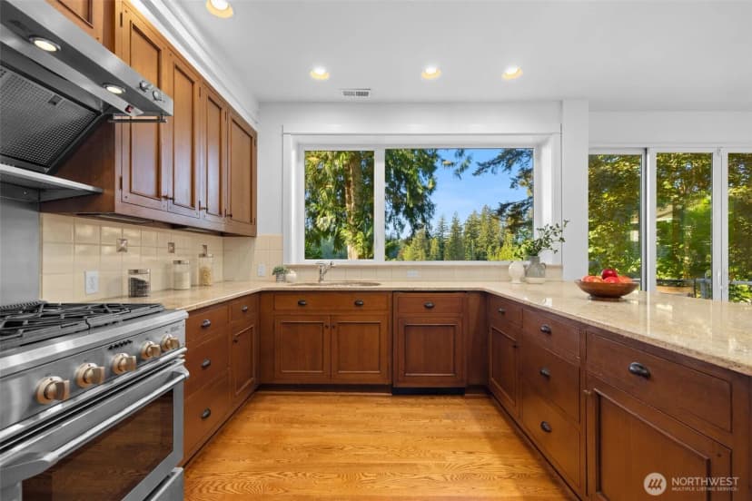 Property photo for 2057 E Beaver Lake Drive Se, Sammamish photo 7