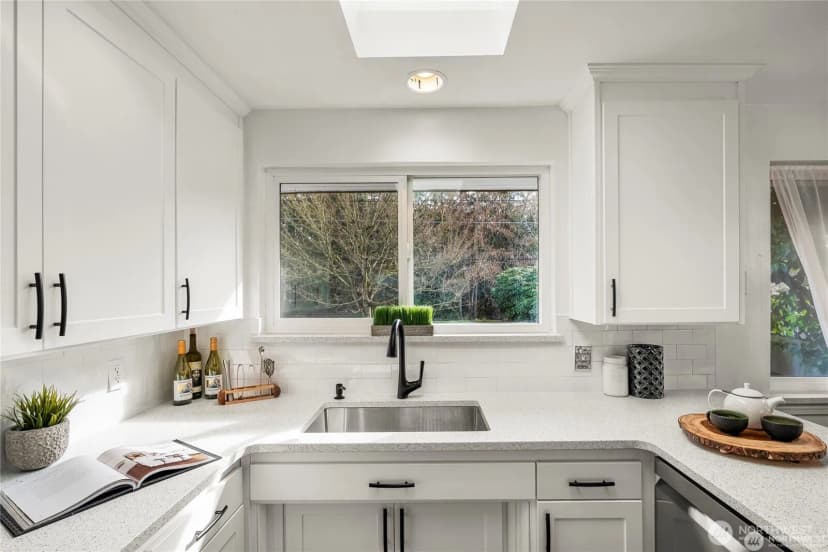 Property photo for 19513 Meridian Avenue N, Shoreline photo 6