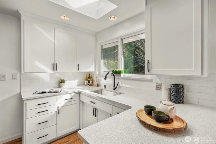 Property photo for 19513 Meridian Avenue N, Shoreline photo 5