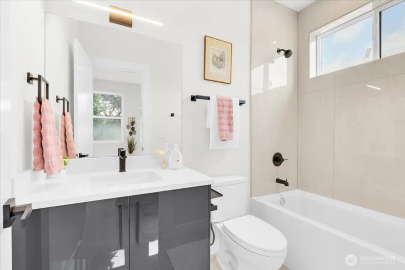 Property photo for 7005 Ne 182nd St #101, Kenmore photo 27