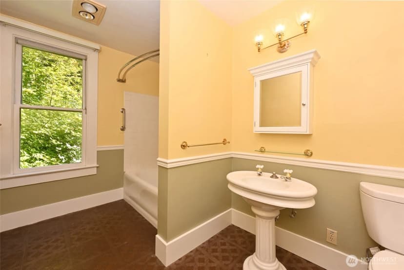 Property photo for 4810 54th Avenue Sw, Seattle photo 17