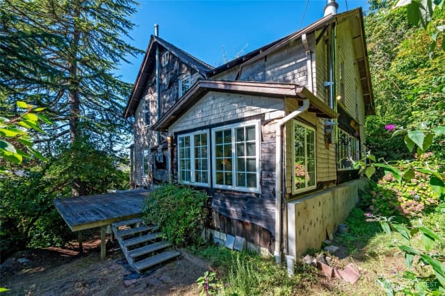 Property photo for 4810 54th Avenue Sw, Seattle photo 2