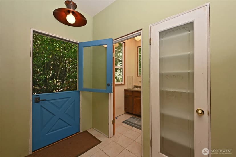 Property photo for 4810 54th Avenue Sw, Seattle photo 9