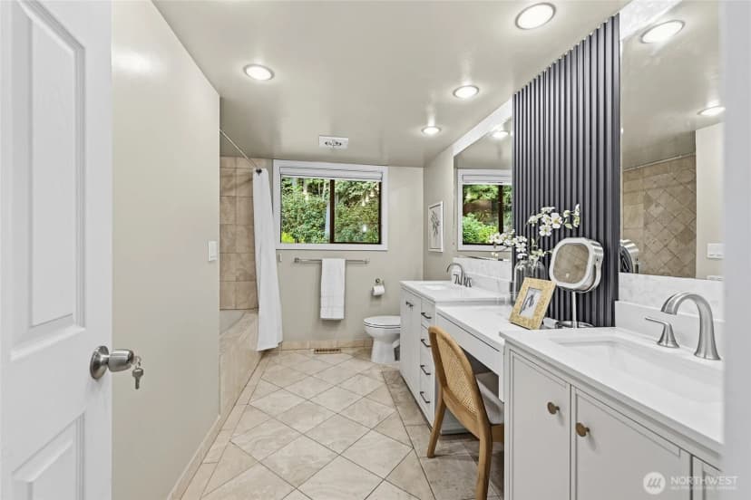 Property photo for 8337 E Mercer Way, Mercer Island photo 28