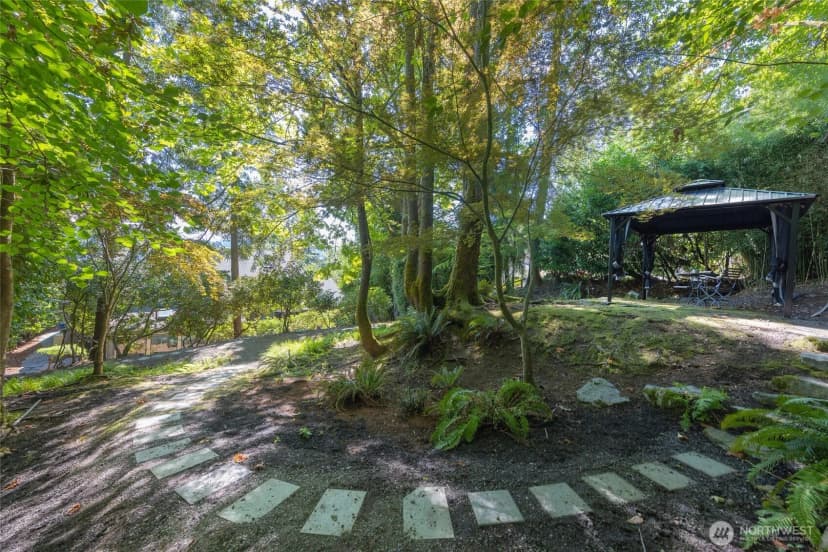 Property photo for 8337 E Mercer Way, Mercer Island photo 30