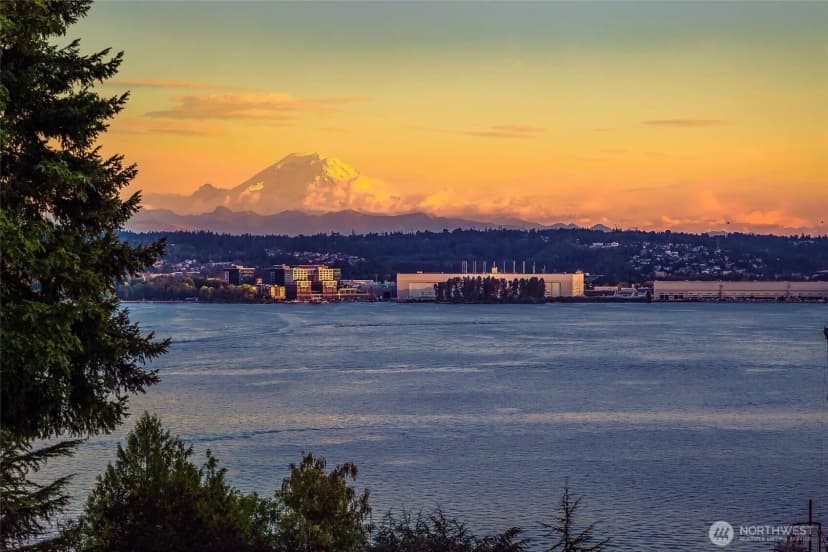 Property photo for 8337 E Mercer Way, Mercer Island