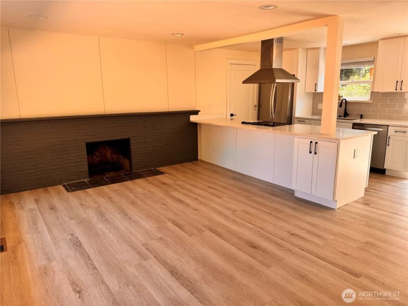 Property photo for 4003 140th Avenue Se, Bellevue photo 2