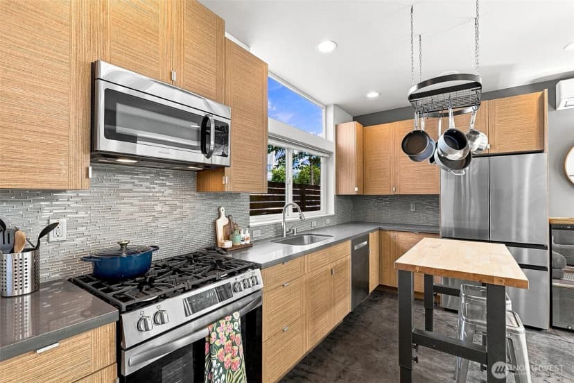 Property photo for 310 21st Avenue #b, Seattle photo 2