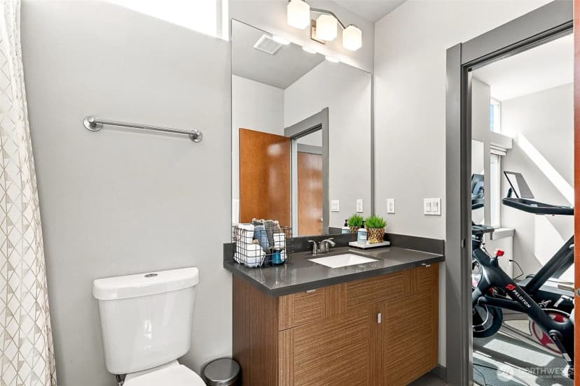 Property photo for 310 21st Avenue #b, Seattle photo 16