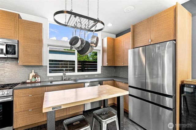 Property photo for 310 21st Avenue #b, Seattle photo 3