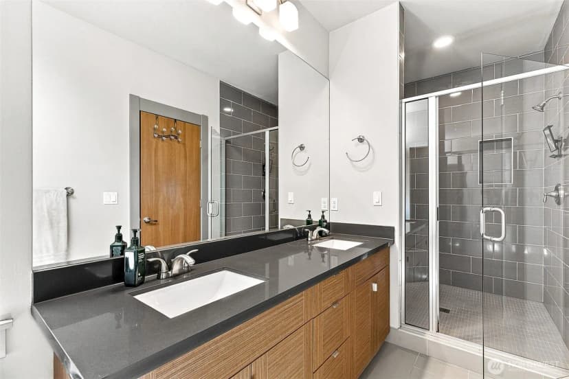 Property photo for 310 21st Avenue #b, Seattle photo 11
