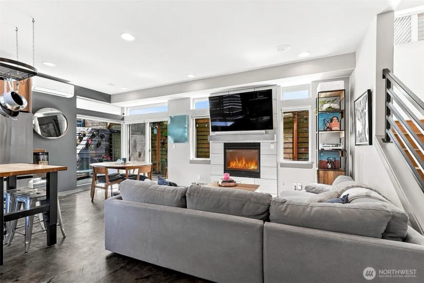 Property photo for 310 21st Avenue #b, Seattle photo 6