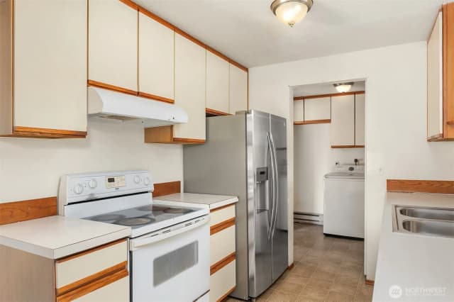 Property photo for 24924 35th Avenue S, Kent photo 5