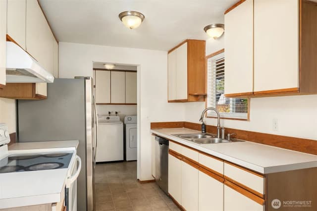 Property photo for 24924 35th Avenue S, Kent photo 4