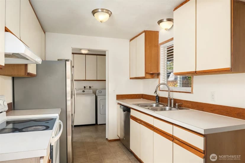 Property photo for 24924 35th Avenue S, Kent photo 4