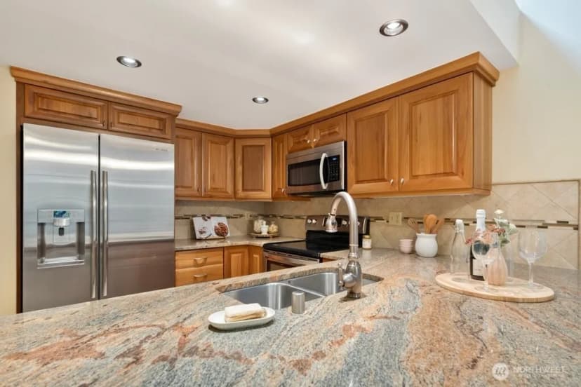 Property photo for 14633 Ne 40th Street #k8, Bellevue photo 9