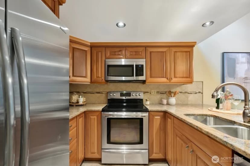 Property photo for 14633 Ne 40th Street #k8, Bellevue photo 10