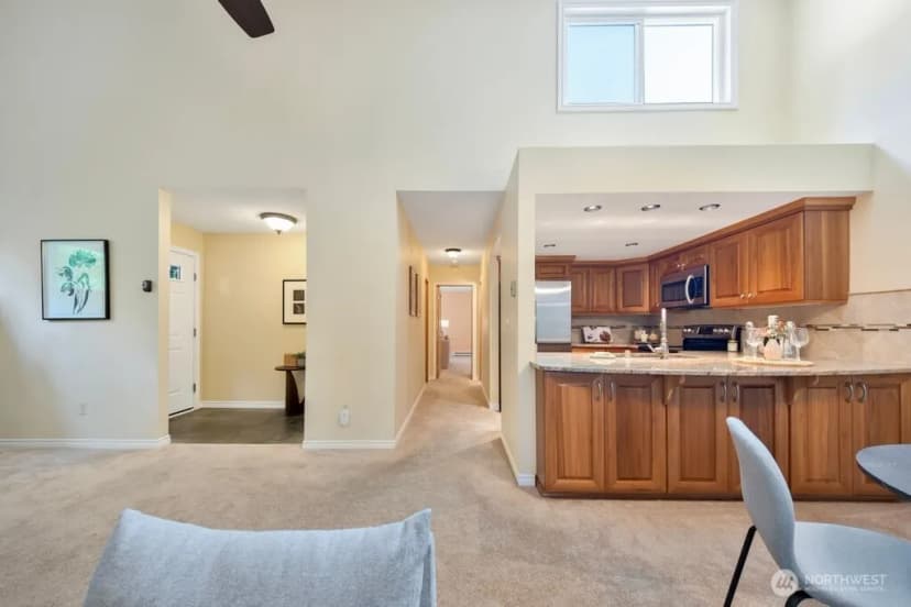 Property photo for 14633 Ne 40th Street #k8, Bellevue photo 7