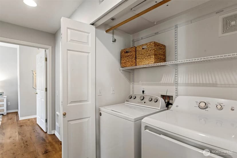 Property photo for 2034 Newport Way Nw #11-1, Issaquah photo 13