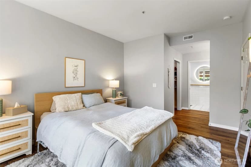 Property photo for 2034 Newport Way Nw #11-1, Issaquah photo 18
