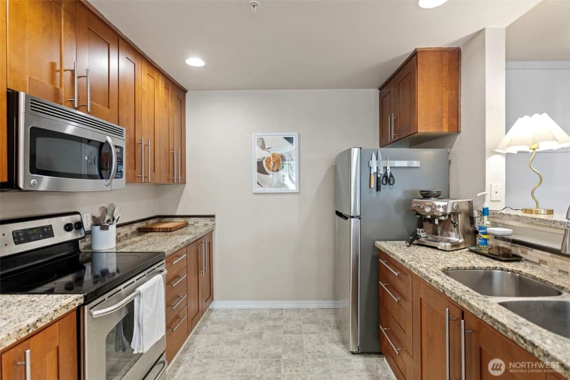 Property photo for 2034 Newport Way Nw #11-1, Issaquah photo 8