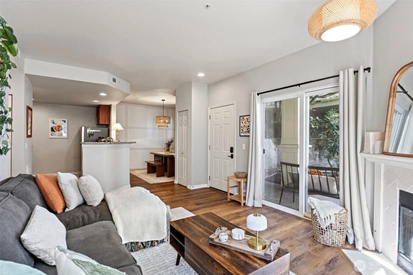Property photo for 2034 Newport Way Nw #11-1, Issaquah photo 6