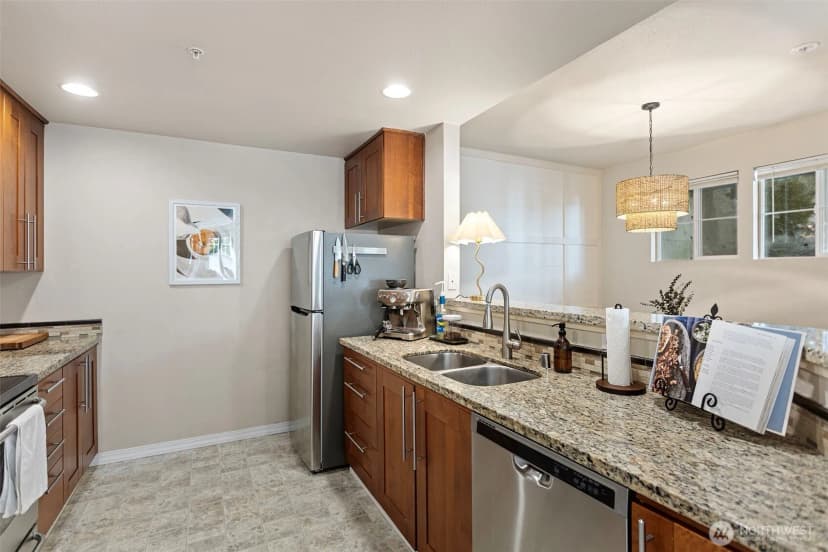 Property photo for 2034 Newport Way Nw #11-1, Issaquah photo 7