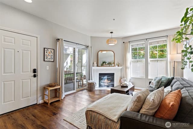 Property photo for 2034 Newport Way Nw #11-1, Issaquah photo 5