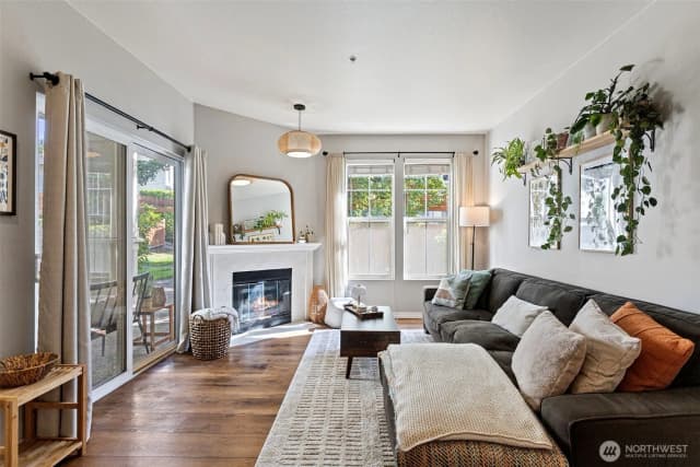 Property photo for 2034 Newport Way Nw #11-1, Issaquah